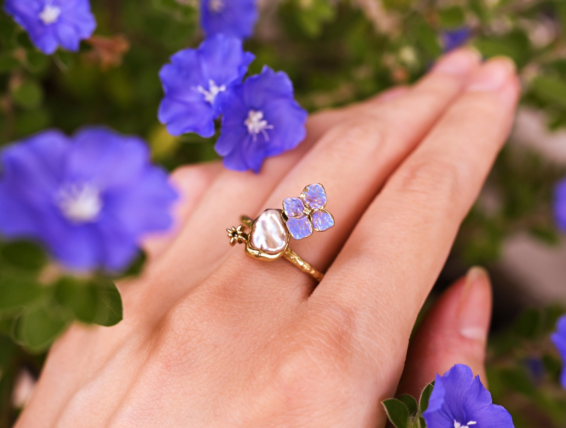 Hydrangea Flowers Baroque Pearl Ring - LLUNAA